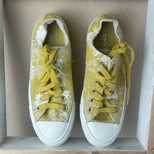 Women’s Converse Chuck Taylor All Star Floral OX Sneakers Sz 7